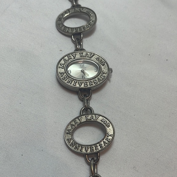 Vintage Mary Kay 45th Anniversary Watch - Picture 4 of 5